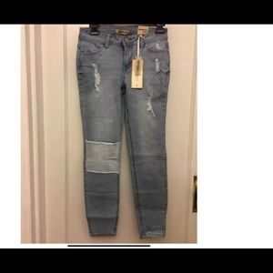 NWT Bluespice Ripped skinny jeans size Juniors 3